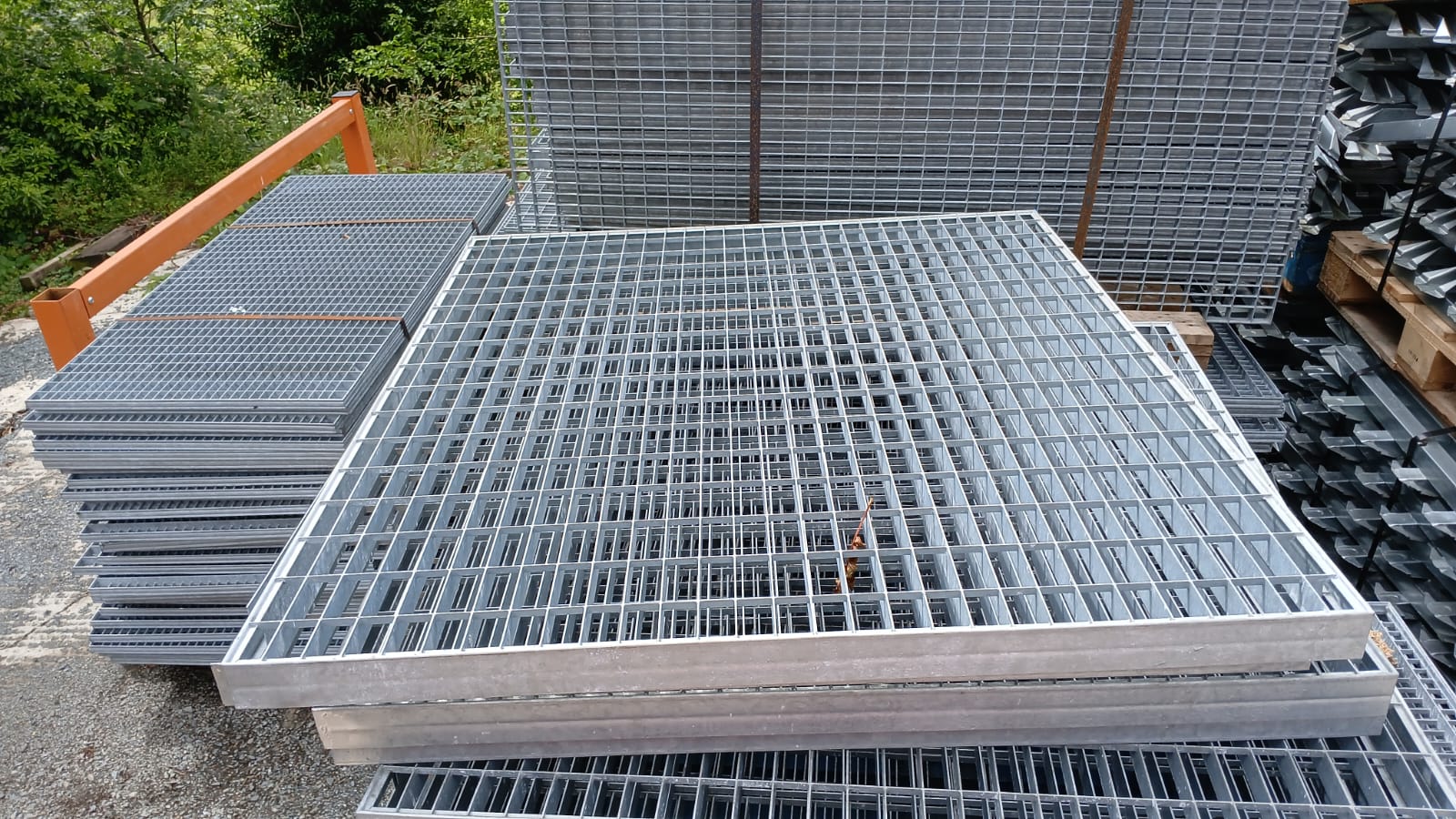 Large Galvanised Steel Walkway Flow Forge Grates / Panels